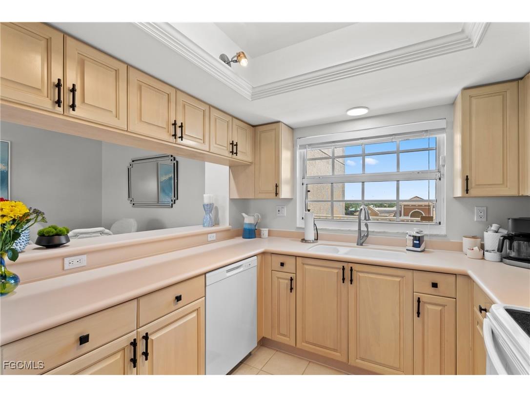 9577 Gulf Shore Drive #703 Naples FL 34108 2025013254 image13