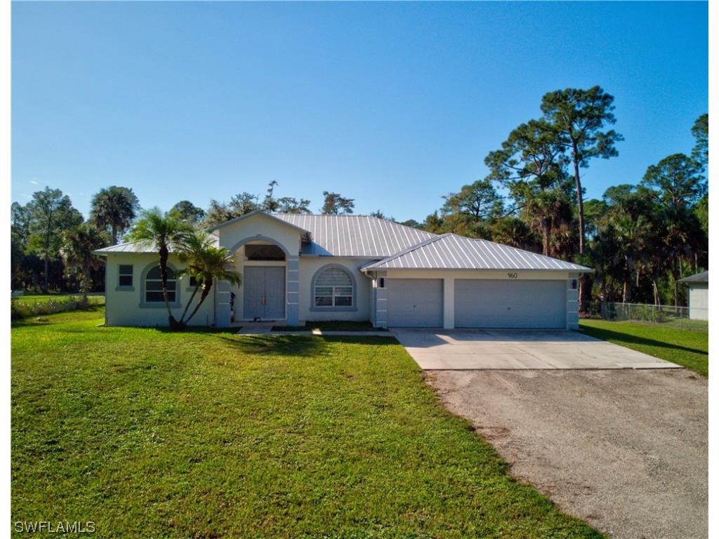 960 16th Avenue NE Naples FL 34120 223079382 image1