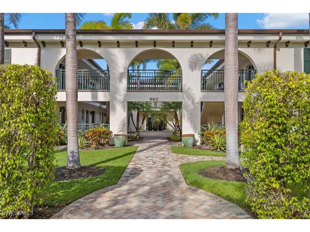 960 7th Street S #101 Naples FL 34102 225074008 image1