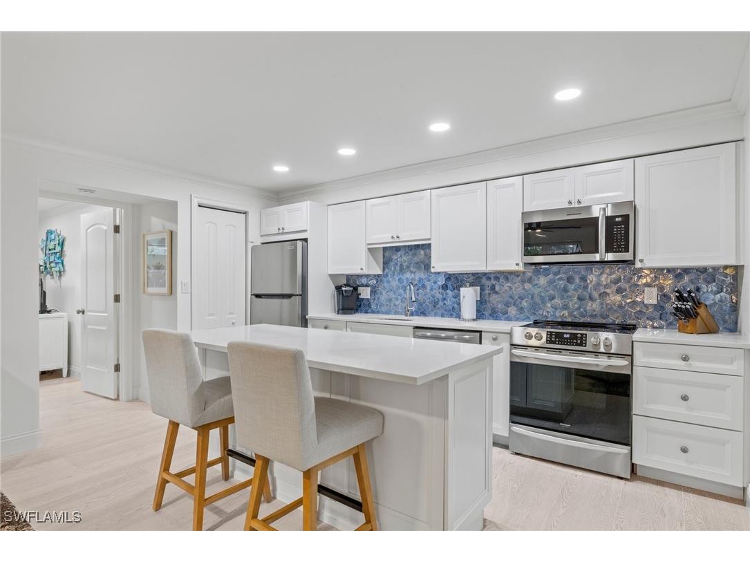 960 7th Street S #101 Naples FL 34102 225074008 image4