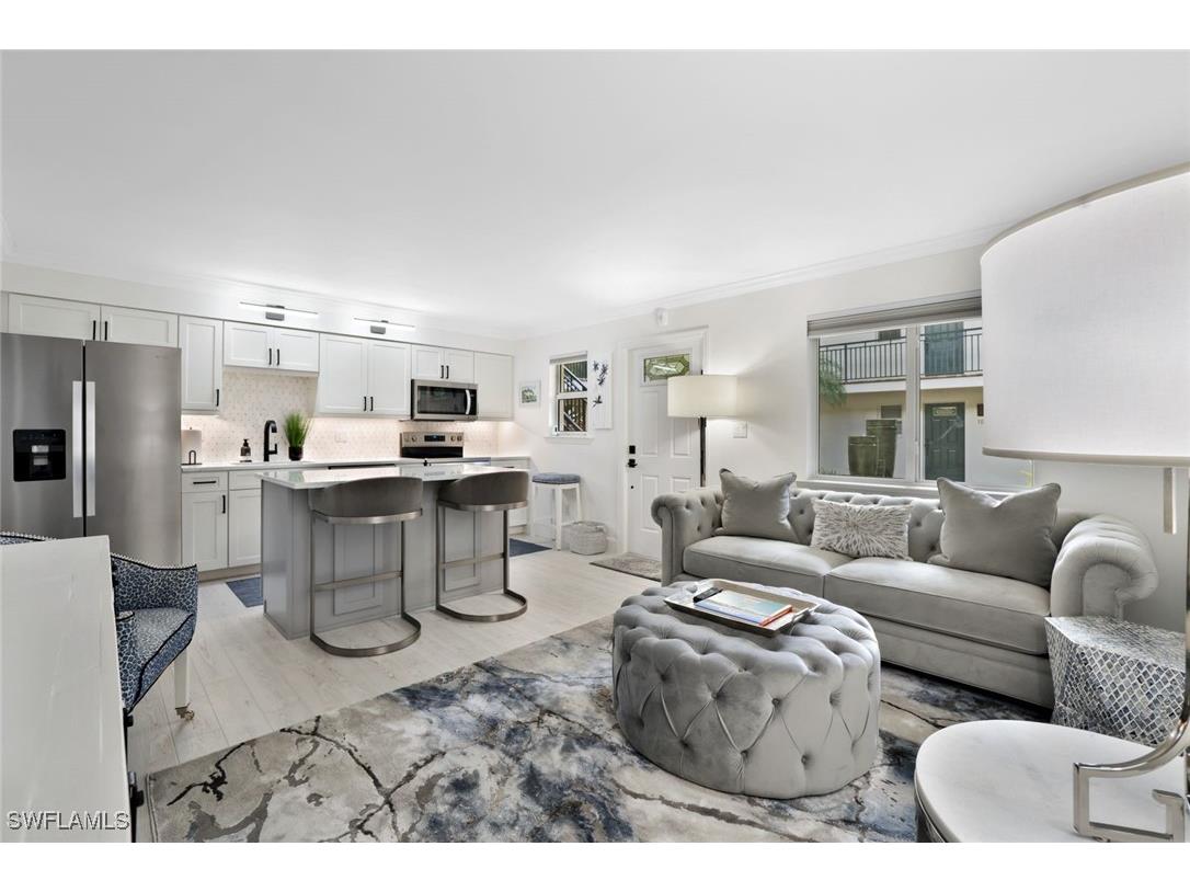 960 7th Street S #105 Naples FL 34102 226001758 image1