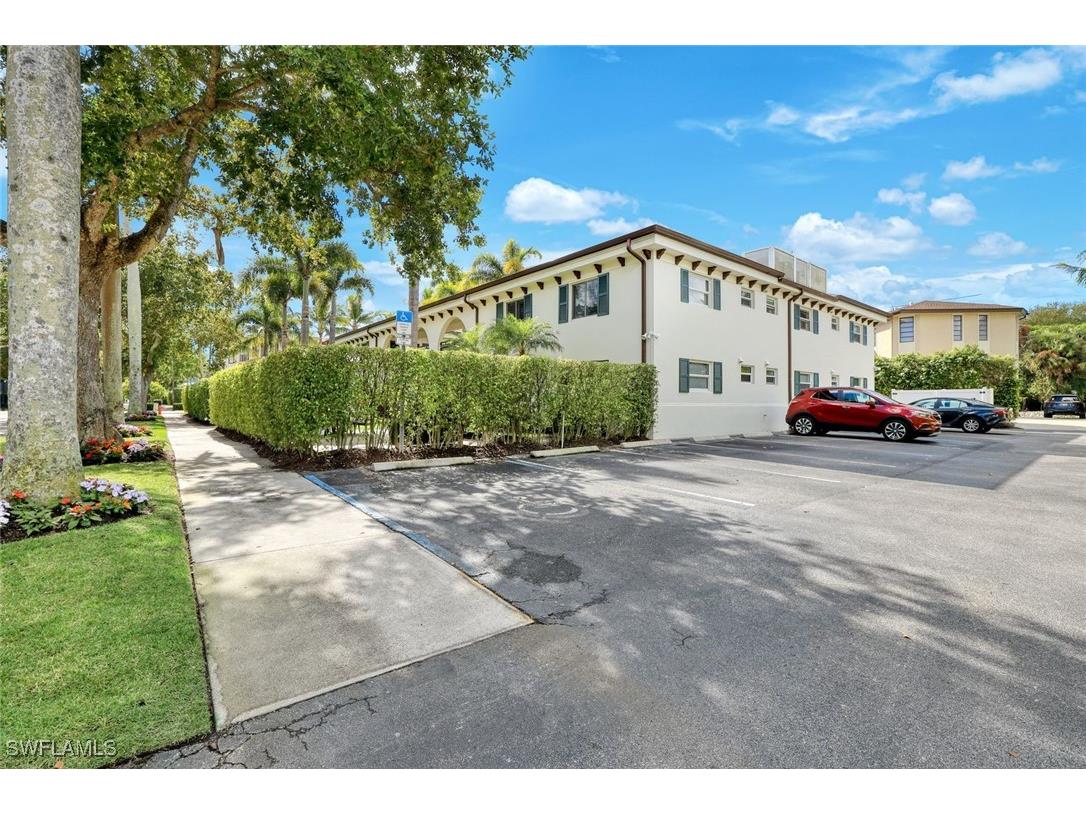 960 7th Street S #105 Naples FL 34102 226001758 image19