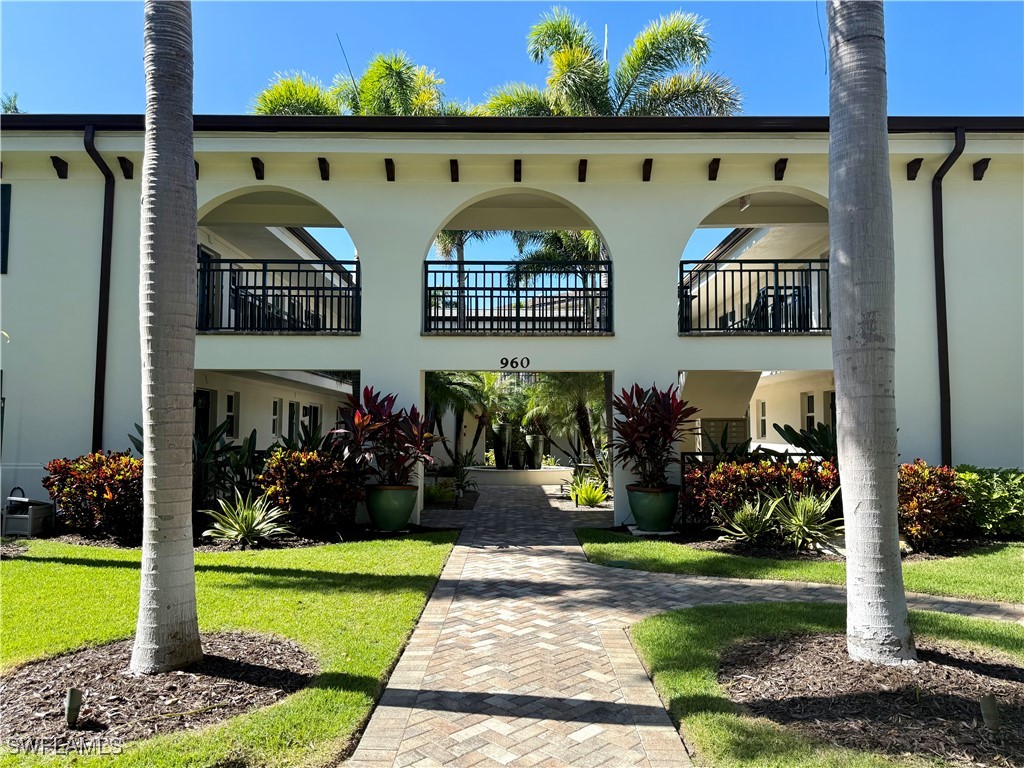 960 7th Street S #202 Naples FL 34102 226005231 image1