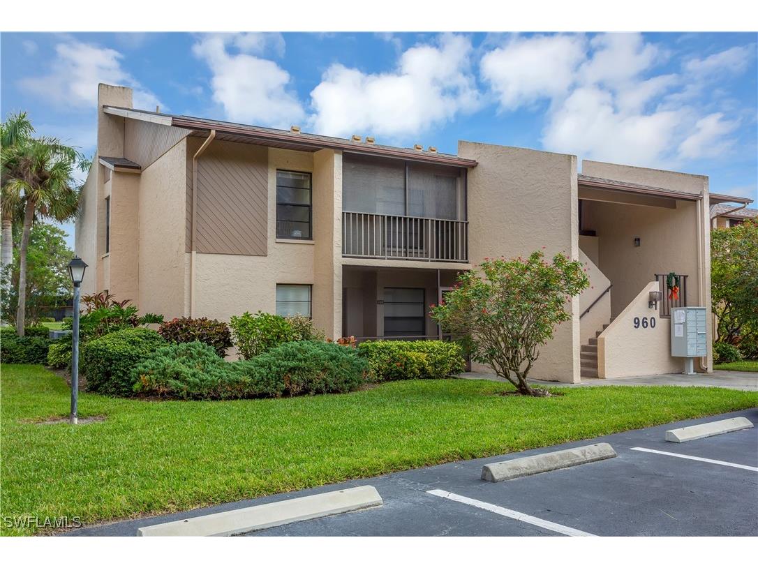 960 Palm View Drive #208 Naples FL 34110 224104447 image1