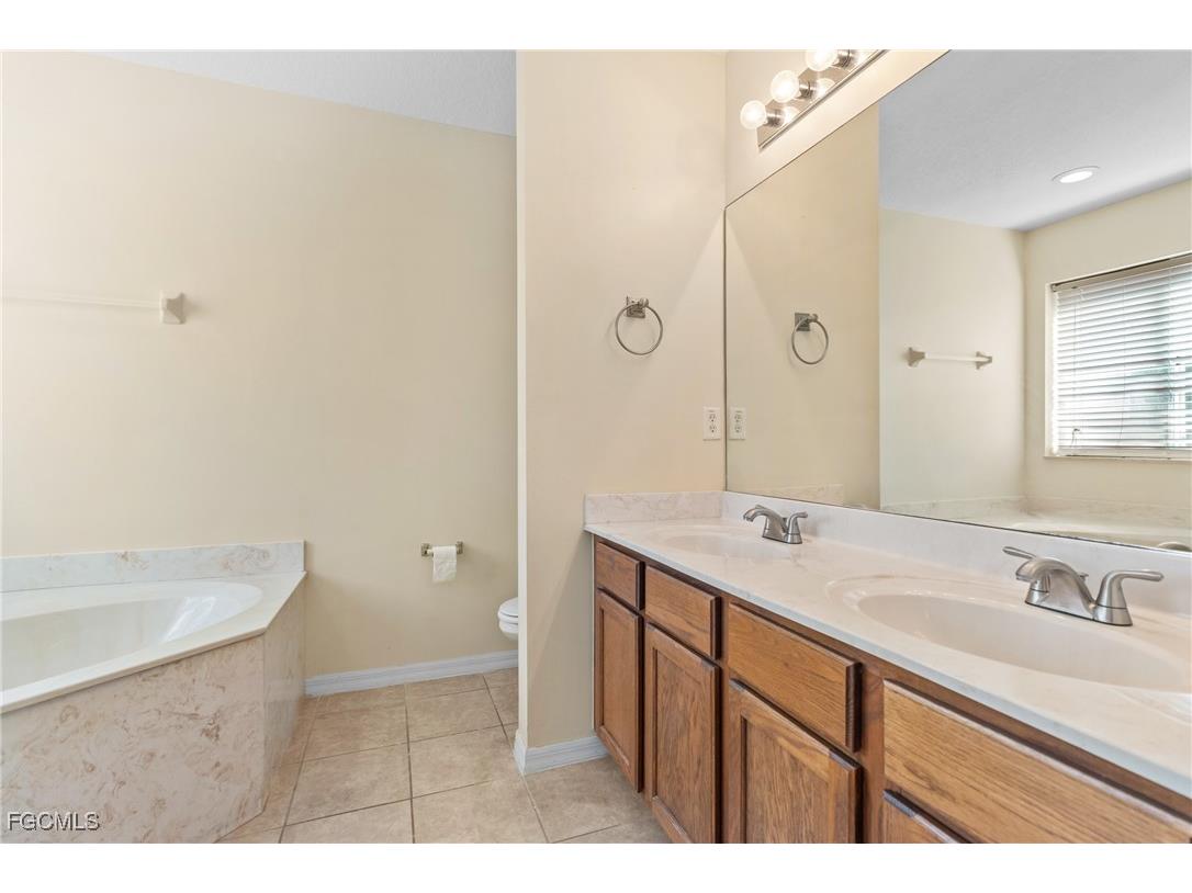 9602 Roundstone Circle Fort Myers FL 33967 2025017765 image25
