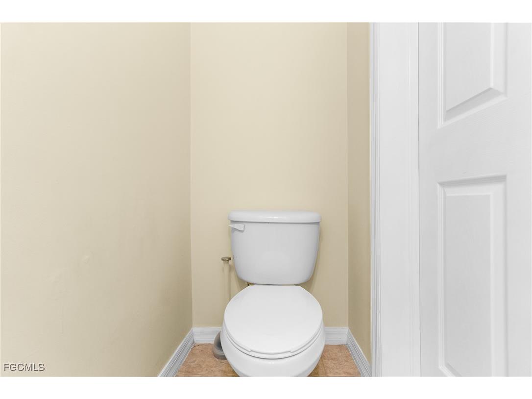 9602 Roundstone Circle Fort Myers FL 33967 2025017765 image6