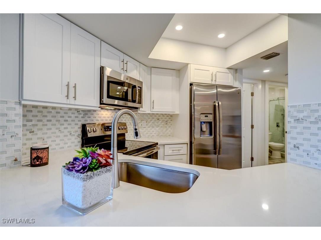 9623 Eaton Gardens Lane #101 Fort Myers FL 33919 224090634 image1
