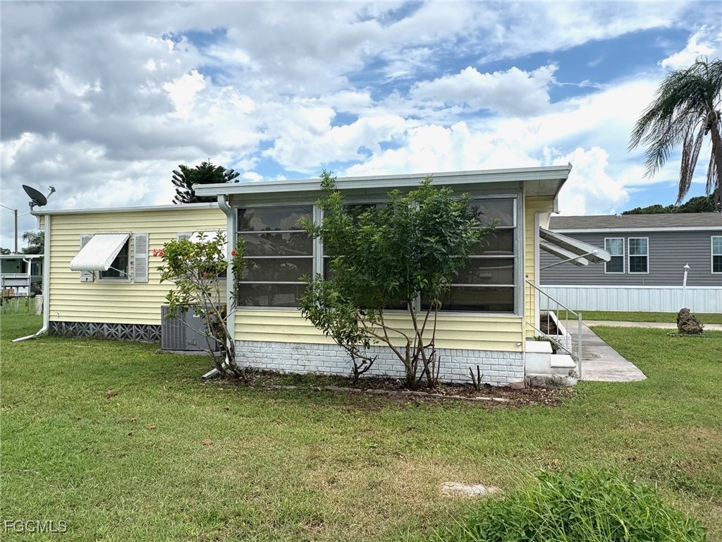 963 Idle Way Drive North Fort Myers FL 33917 2025004153 image33