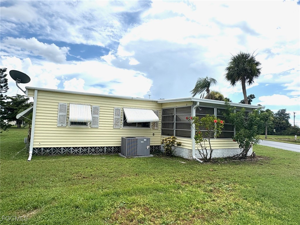 963 Idle Way Drive North Fort Myers FL 33917 2025004153 image34