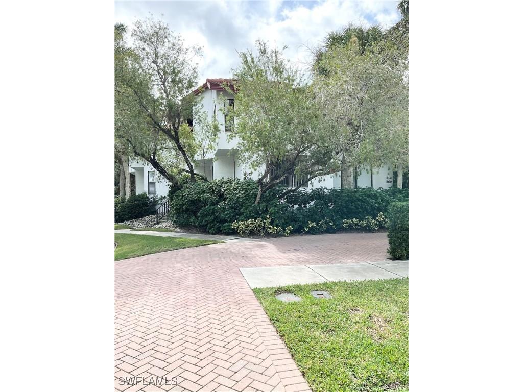 964 8th Avenue S #B-2 Naples FL 34102 225078596 image1