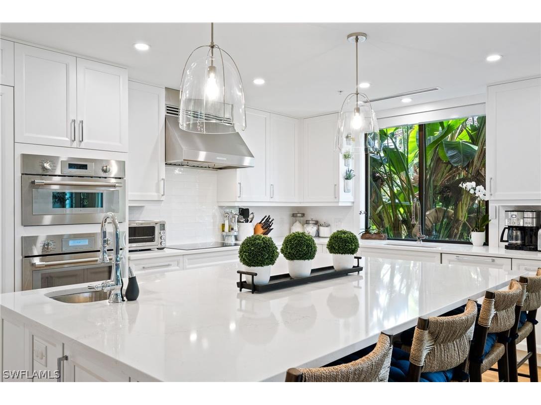 965 Sandpiper Street #J103 Naples FL 34102 224057908 image1