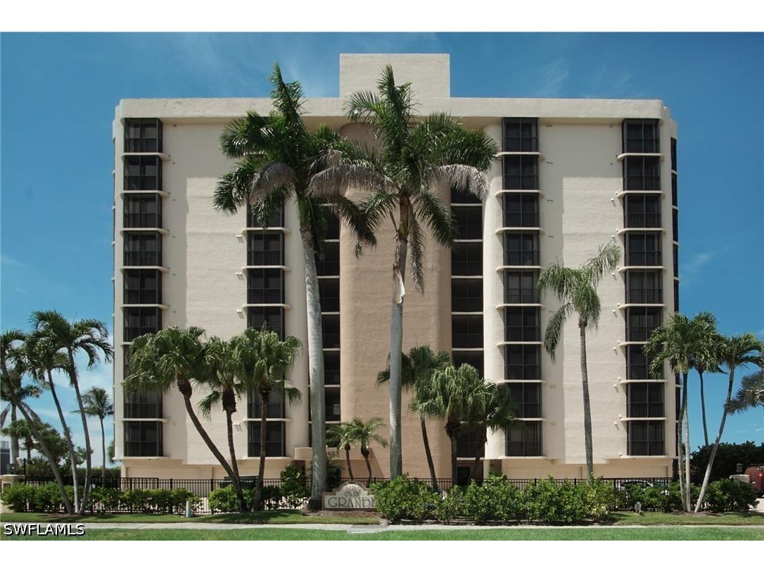 9653 Gulf Shore Drive #303 Naples FL 34108 226012807 image1