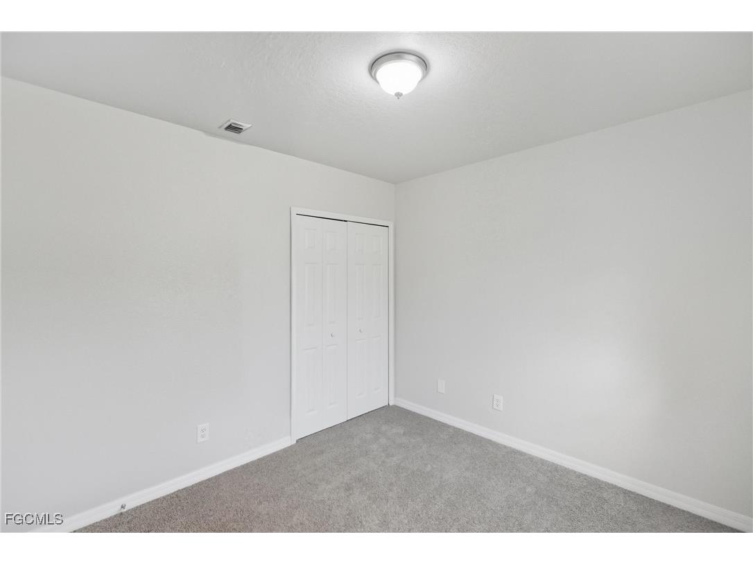 9656 Roundstone Circle Fort Myers FL 33967 2025017764 image21