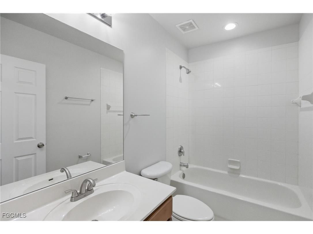 9656 Roundstone Circle Fort Myers FL 33967 2025017764 image23