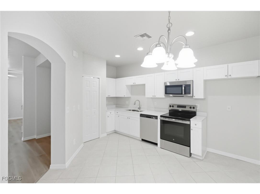 9656 Roundstone Circle Fort Myers FL 33967 2025017764 image3