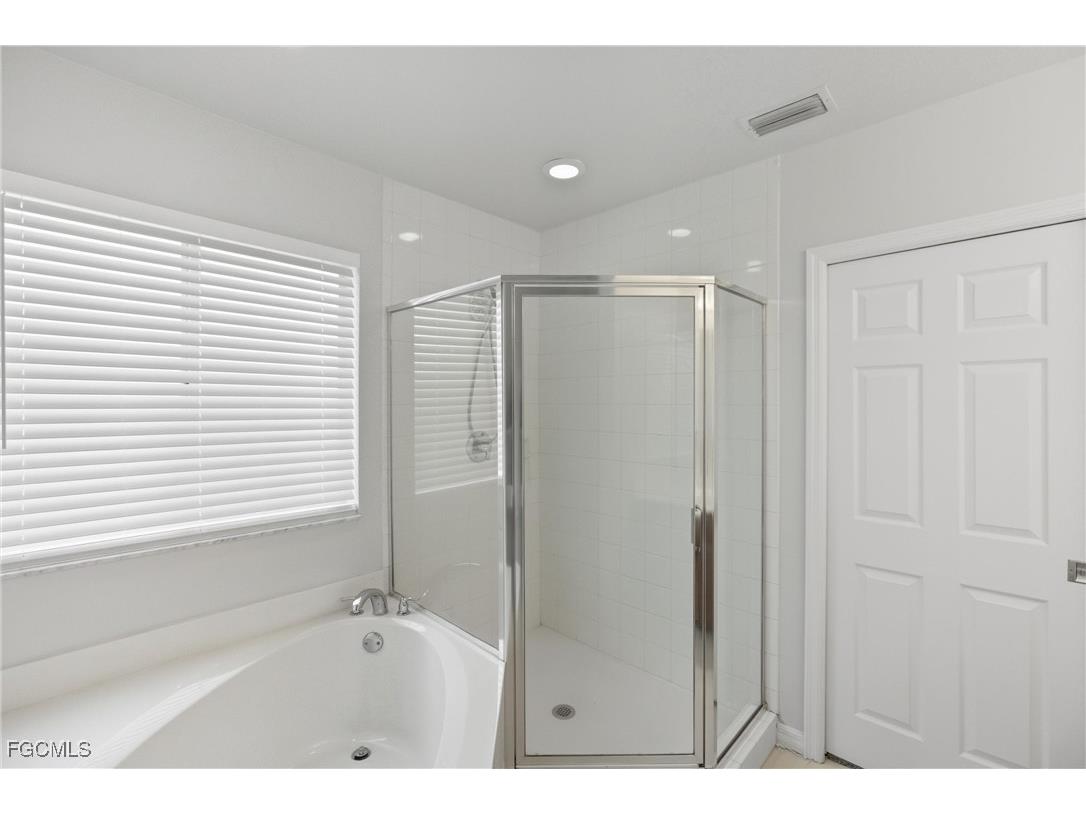 9656 Roundstone Circle Fort Myers FL 33967 2025017764 image32