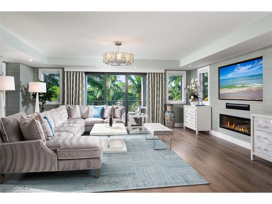 969 8th Avenue S #202 Naples FL 34102 224087900 image1