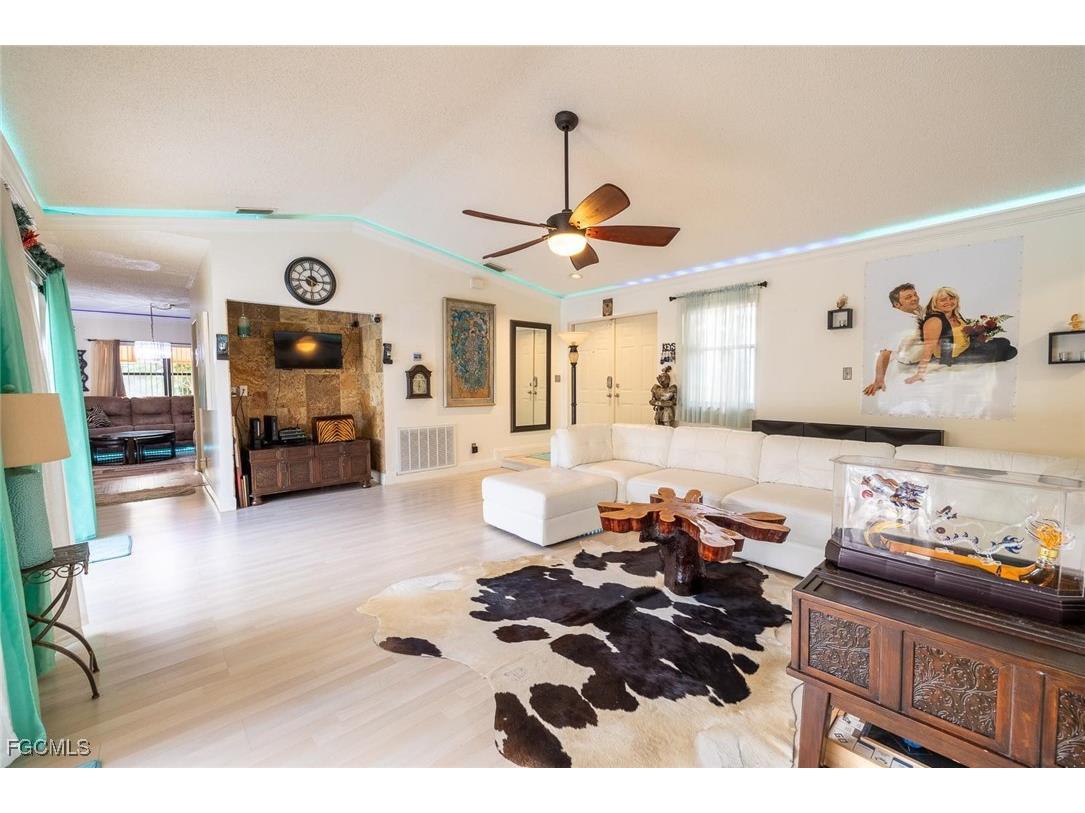 9697 Galley Court Fort Myers FL 33919 2025014333 image16