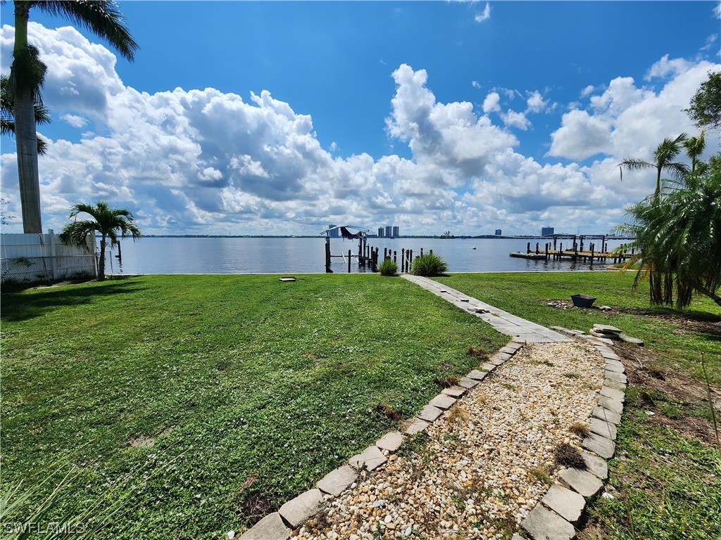 97 E North Shore Avenue North Fort Myers FL 33917 223043441 image1
