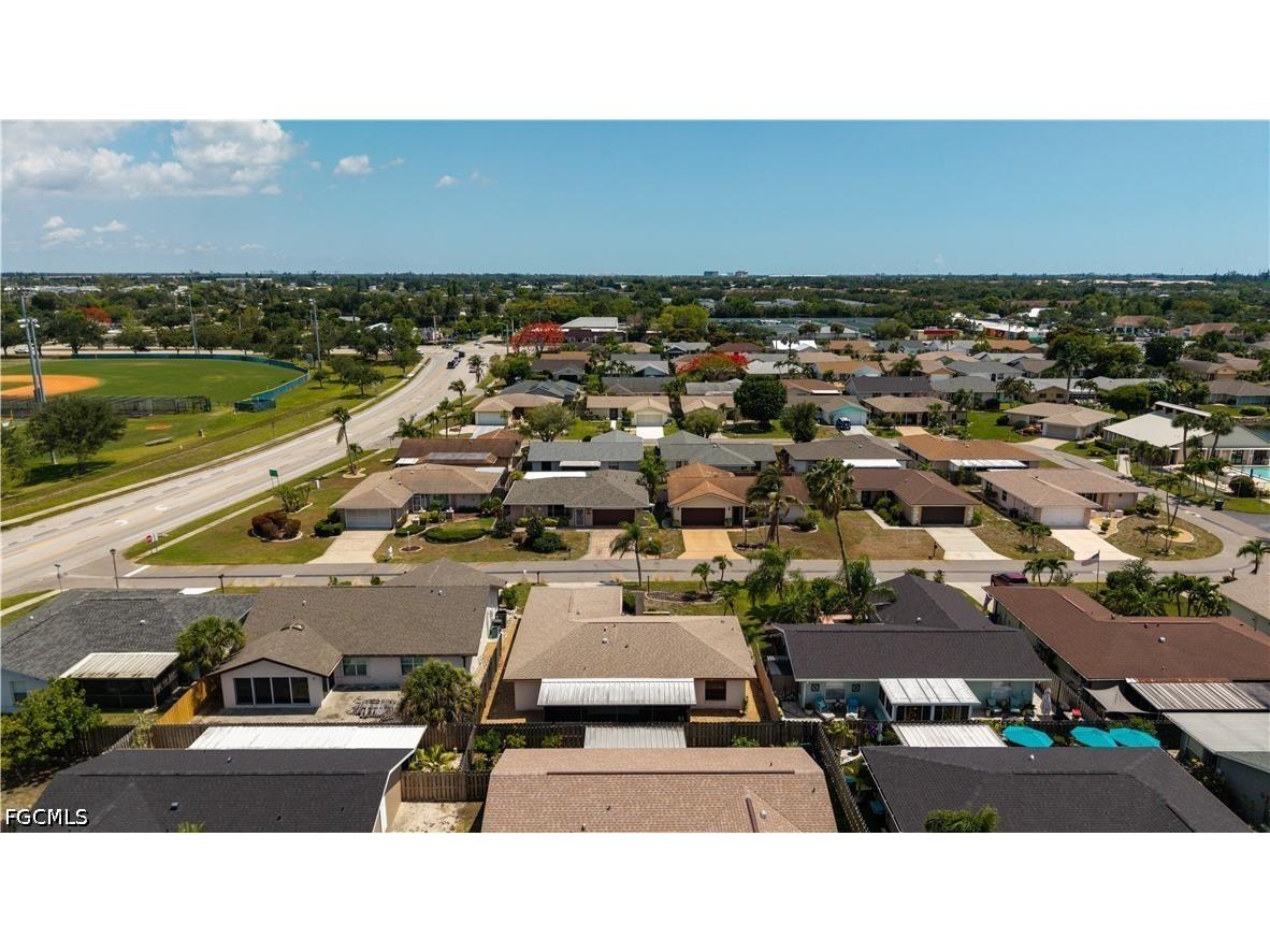 9708 Foxglove Circle Fort Myers FL 33919 2026022368 image32