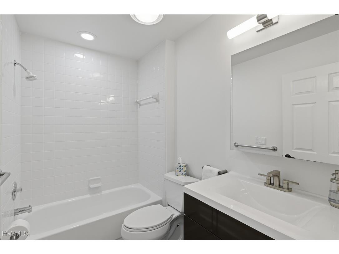 9721 Keel Court Fort Myers FL 33919 2025020175 image33