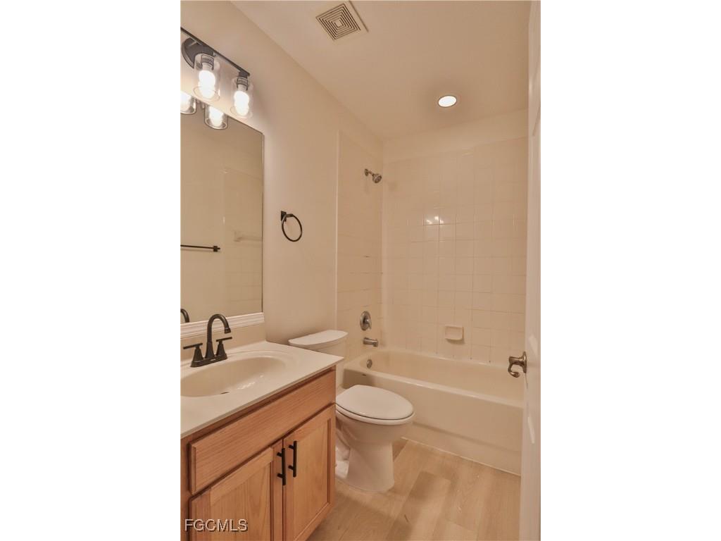 9724 Roundstone Circle Fort Myers FL 33967 2025024525 image12