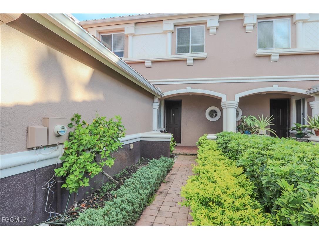 9724 Roundstone Circle Fort Myers FL 33967 2025024525 image2