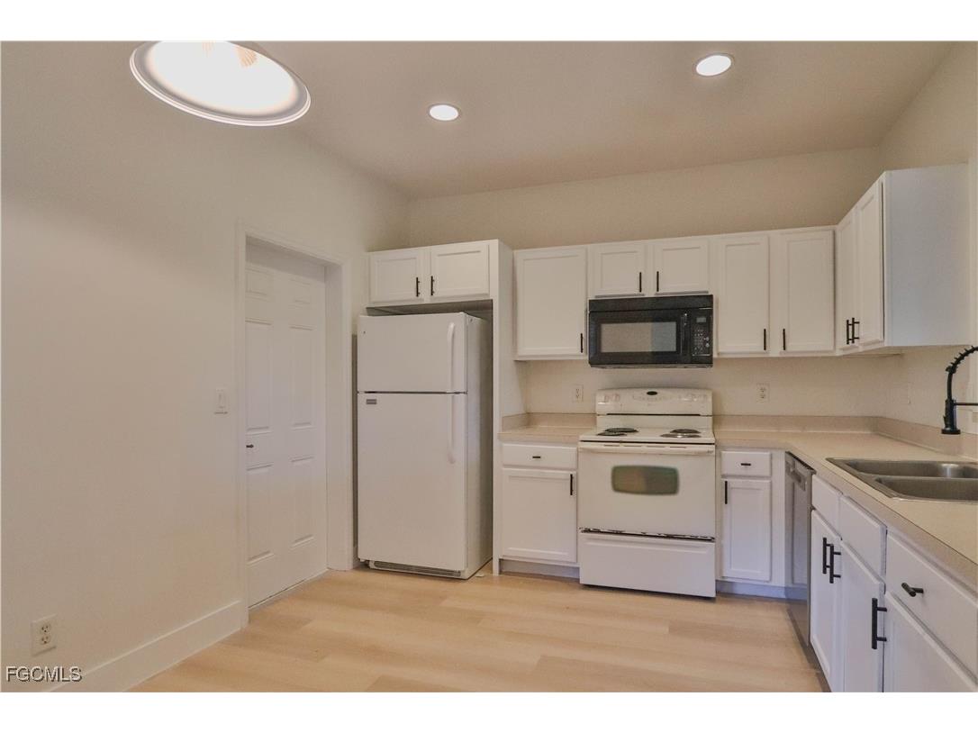 9724 Roundstone Circle Fort Myers FL 33967 2025024525 image4