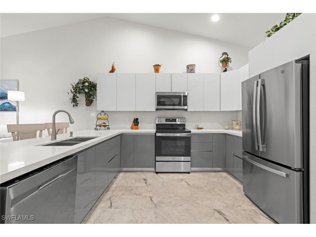 973 Hingham Way #202 Naples FL 34104 225068547 image2