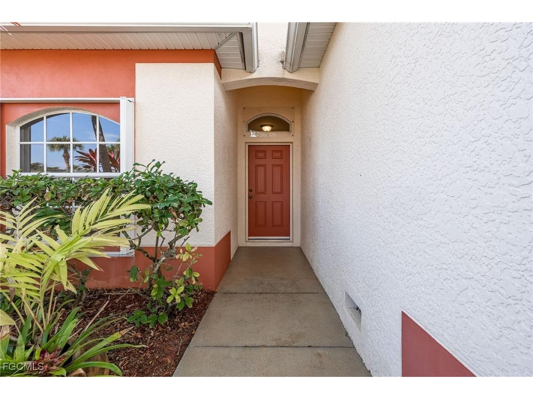 9733 Mendocino Drive Fort Myers FL 33919 2026004715 image2