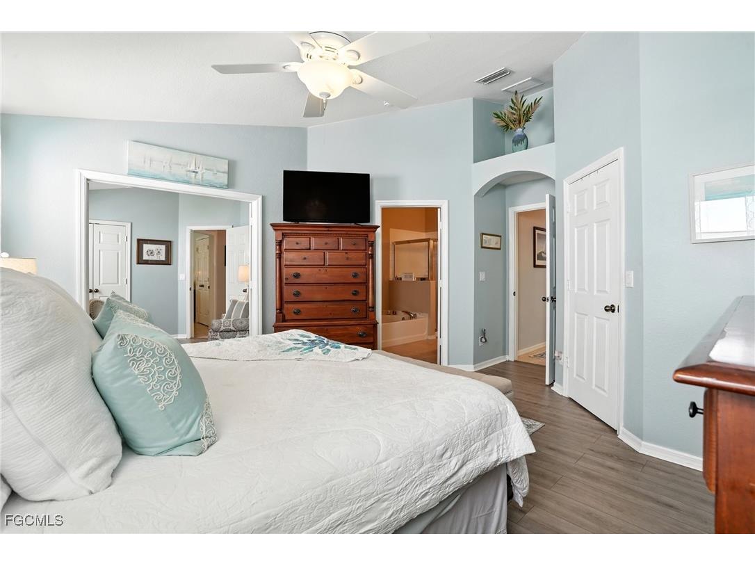 9740 Gladiolus Bulb Loop Fort Myers FL 33908 2025006066 image13