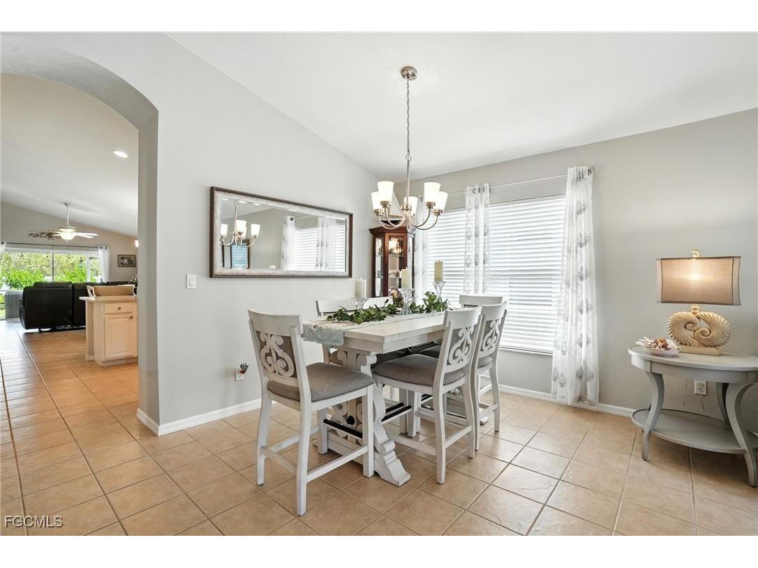 9740 Gladiolus Bulb Loop Fort Myers FL 33908 2025006066 image4