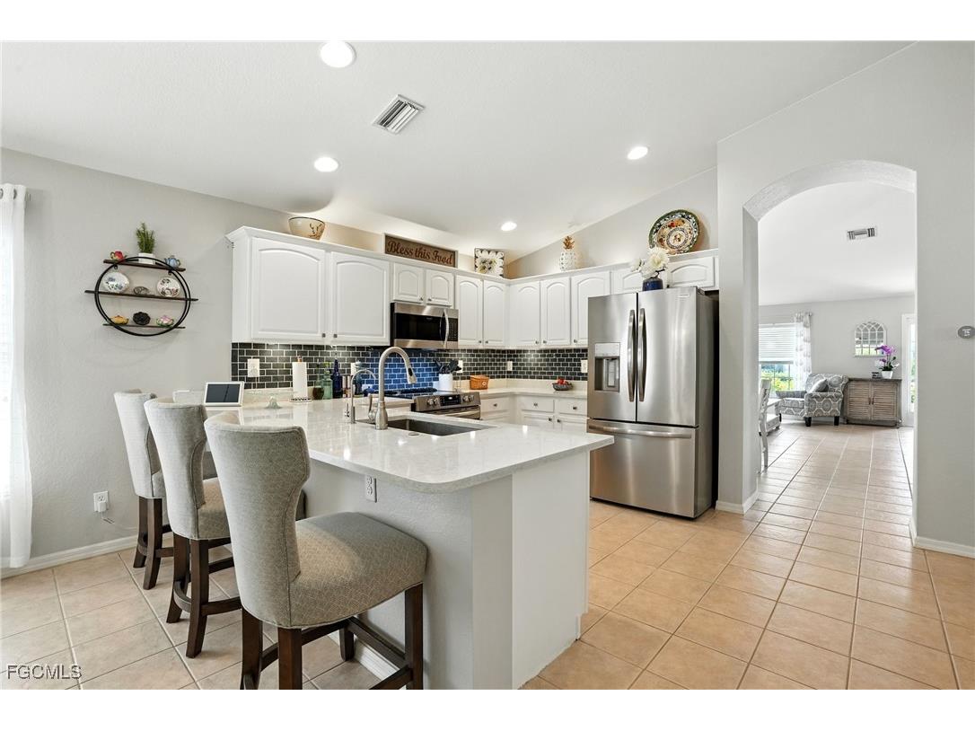 9740 Gladiolus Bulb Loop Fort Myers FL 33908 2025006066 image6