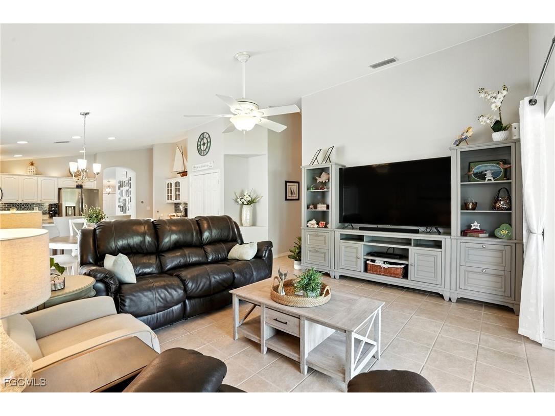 9740 Gladiolus Bulb Loop Fort Myers FL 33908 2025006066 image8