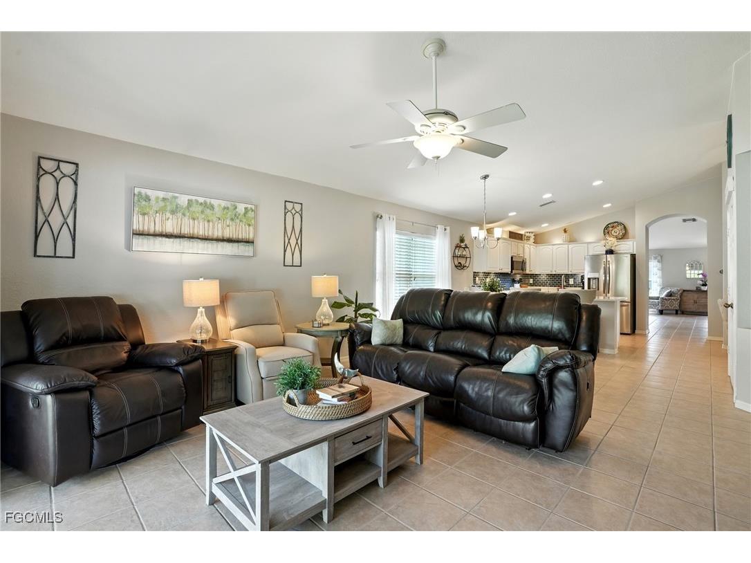 9740 Gladiolus Bulb Loop Fort Myers FL 33908 2025006066 image9