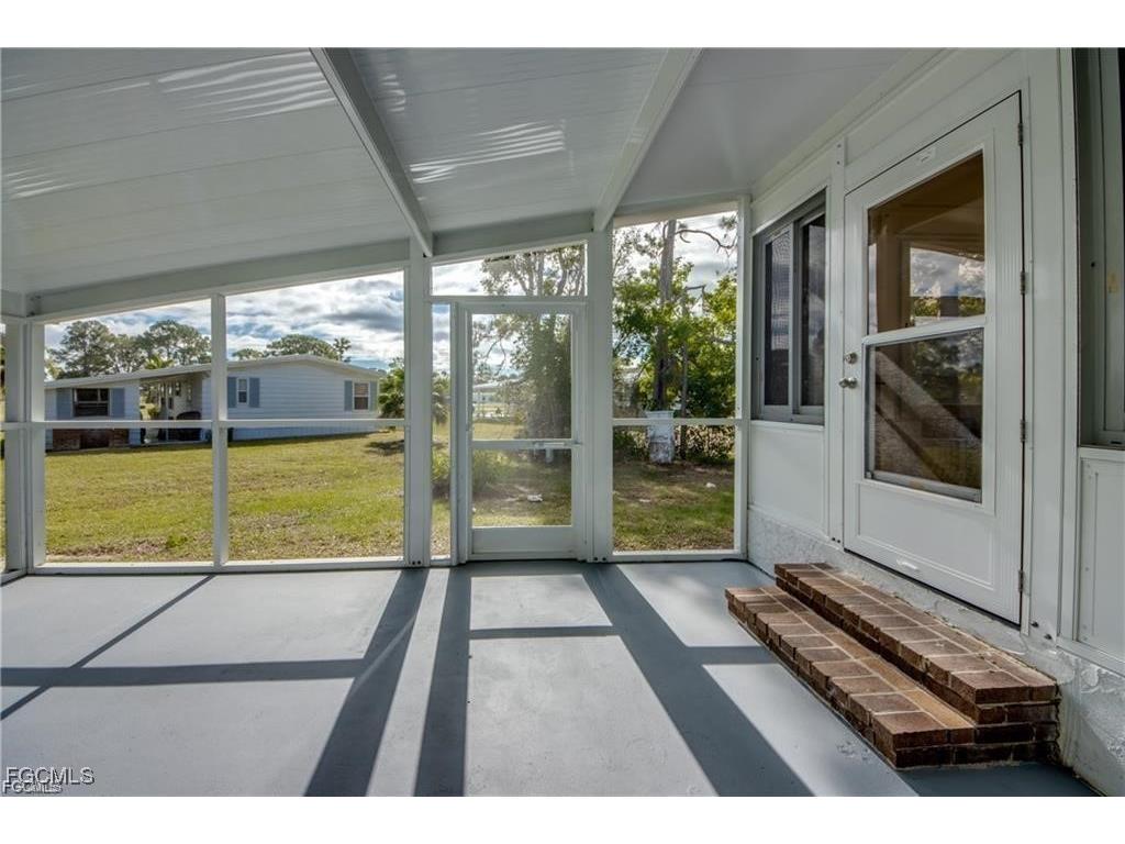 9745 Lake Fairways Boulevard North Fort Myers FL 33903 2025007151 image27