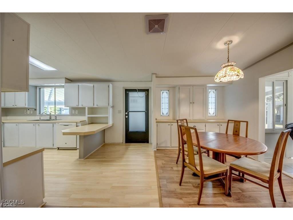 9745 Lake Fairways Boulevard North Fort Myers FL 33903 2025007151 image4