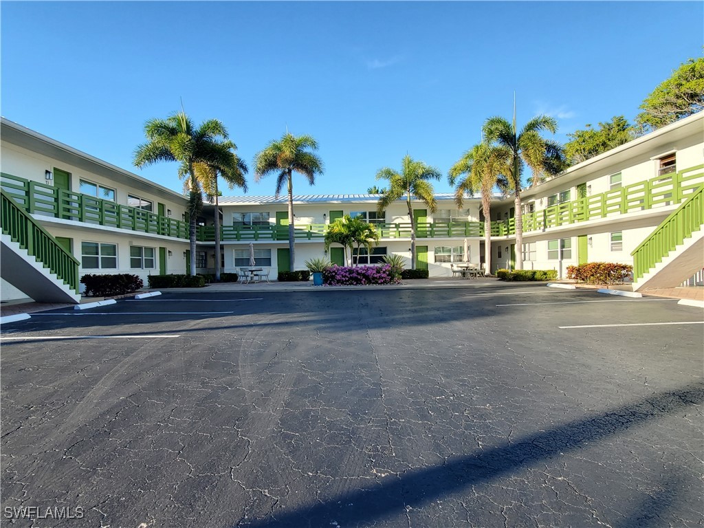 975 9th Avenue S #5 Naples FL 34102 225084519 image1