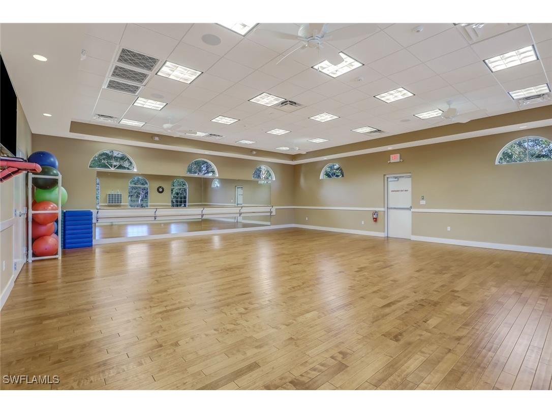 975 Eastham Way #E104 Naples FL 34104 225075173 image40