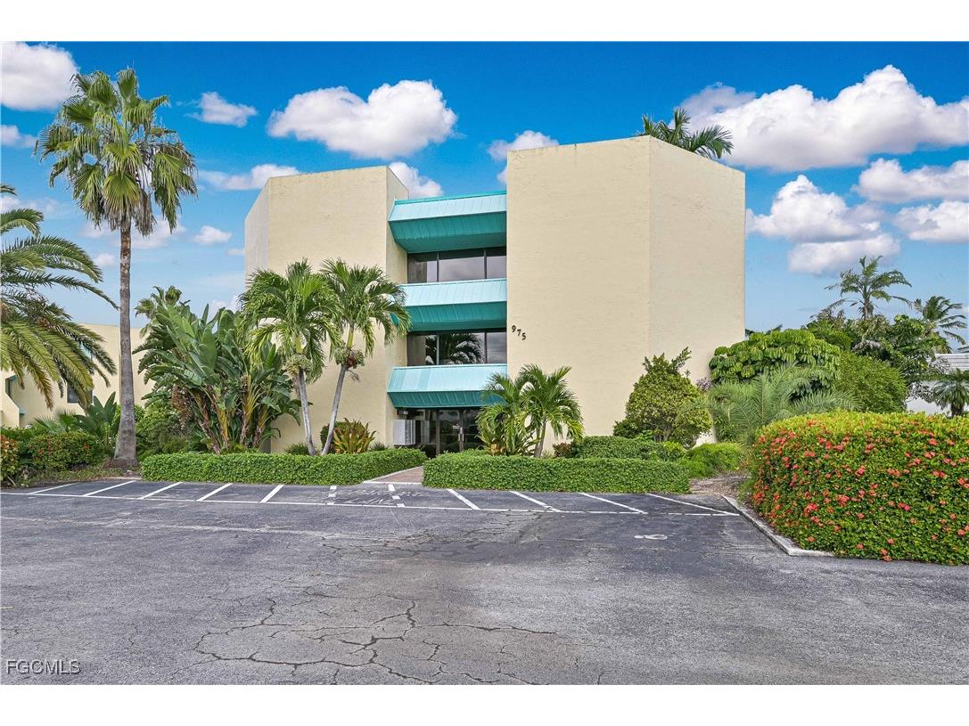 975 Palm View Drive #A101 Naples FL 34110 2025017900 image1