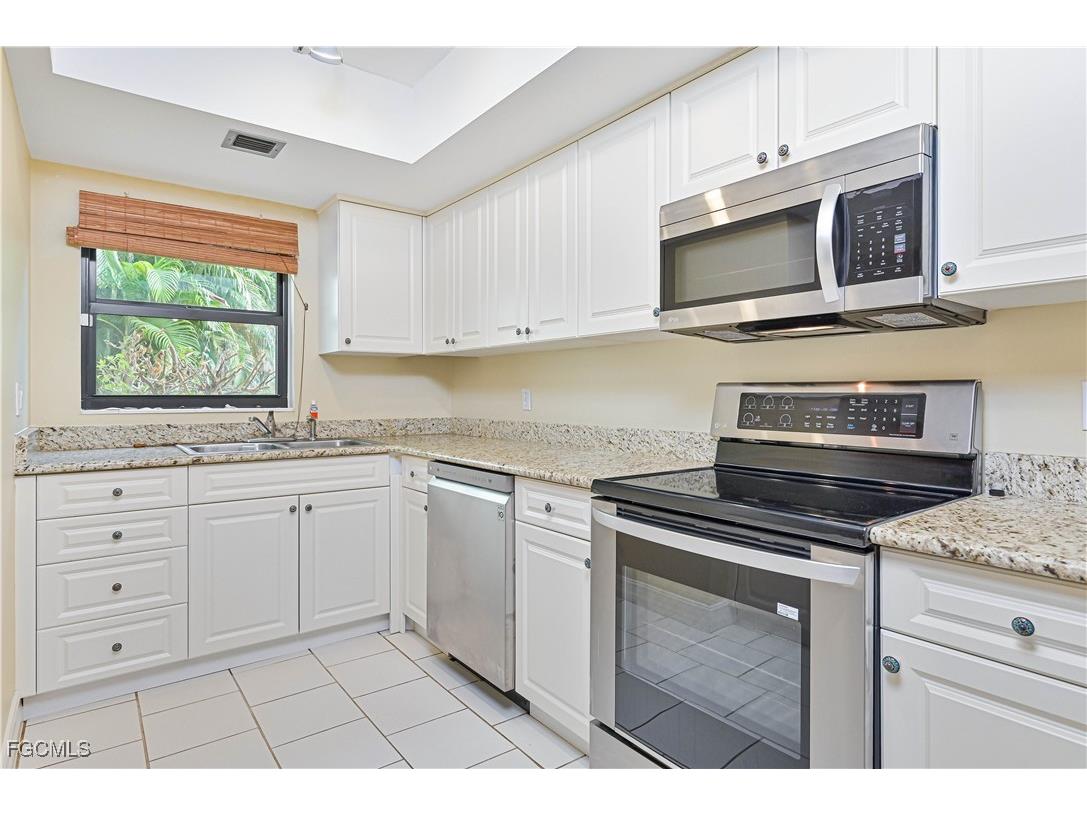 975 Palm View Drive #A101 Naples FL 34110 2025017900 image10