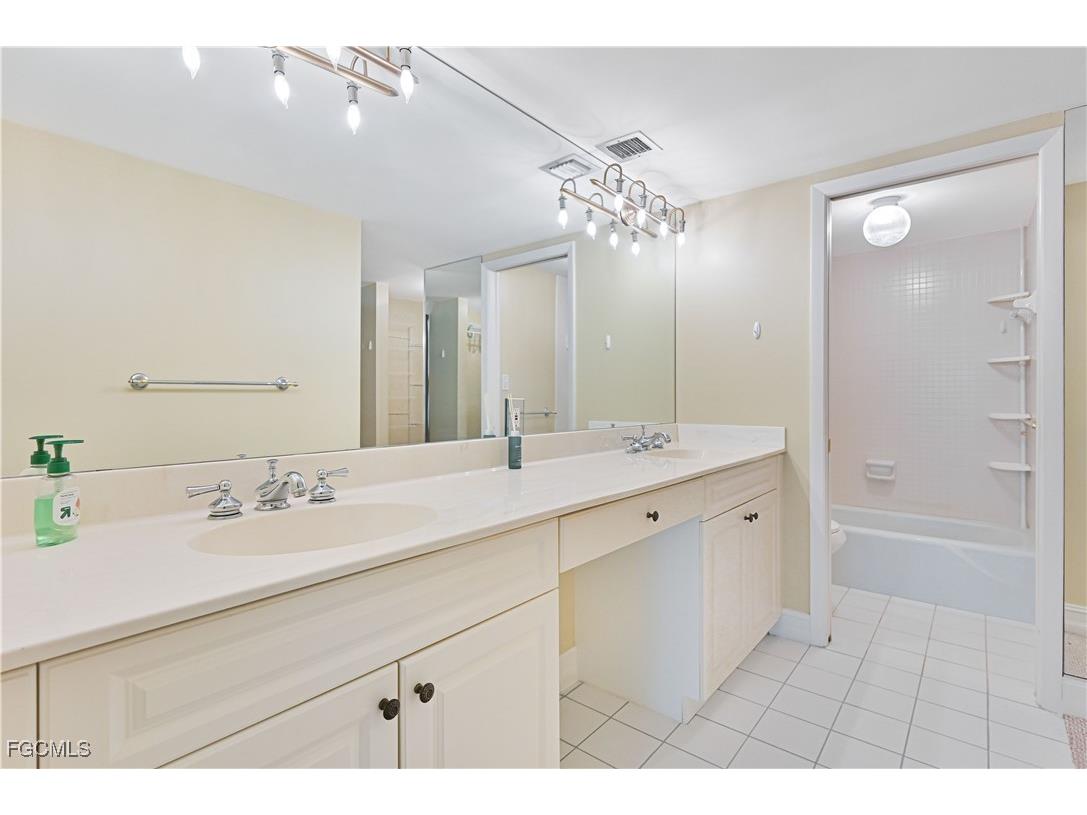 975 Palm View Drive #A101 Naples FL 34110 2025017900 image23