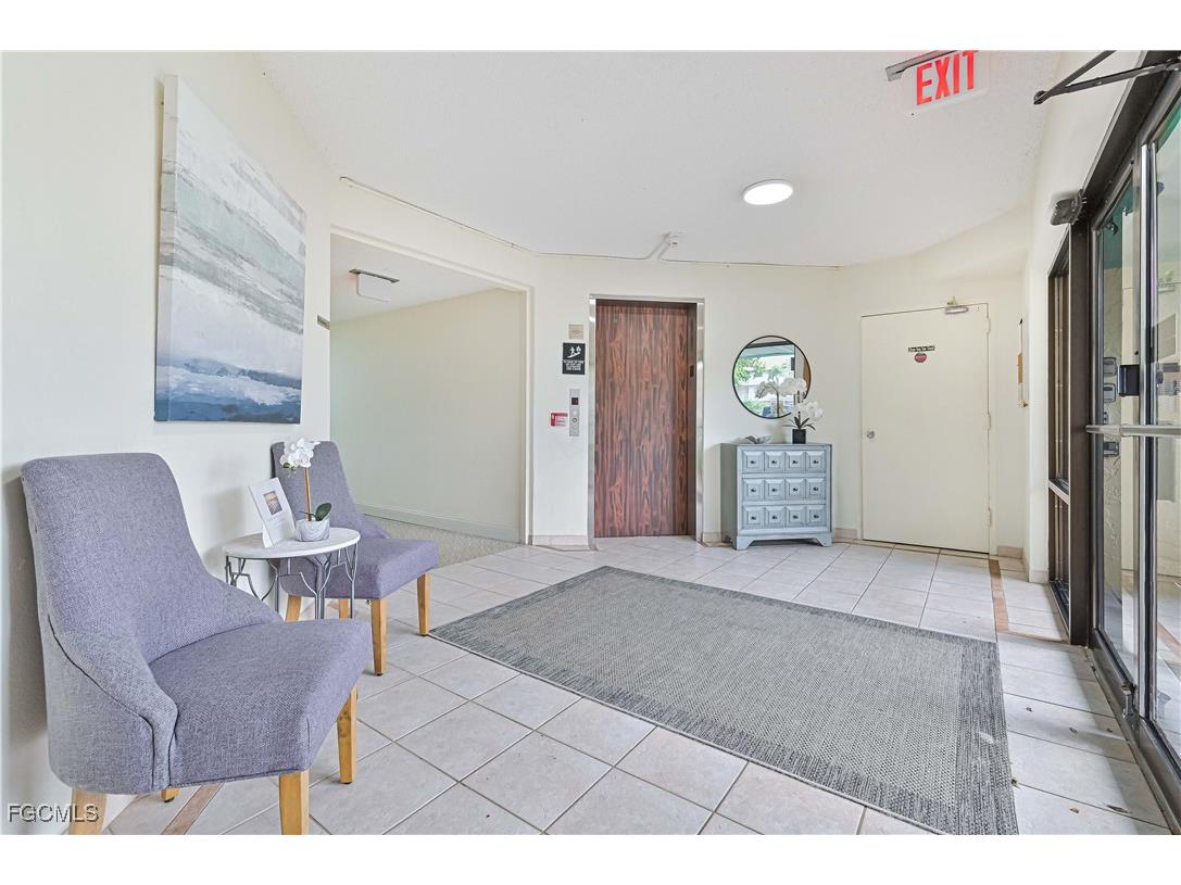 975 Palm View Drive #A101 Naples FL 34110 2025017900 image4