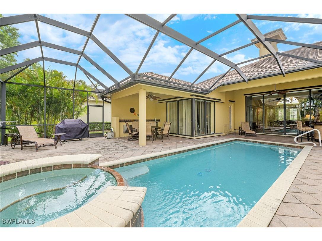 975 Tivoli Court Naples FL 34104 225046233 image2