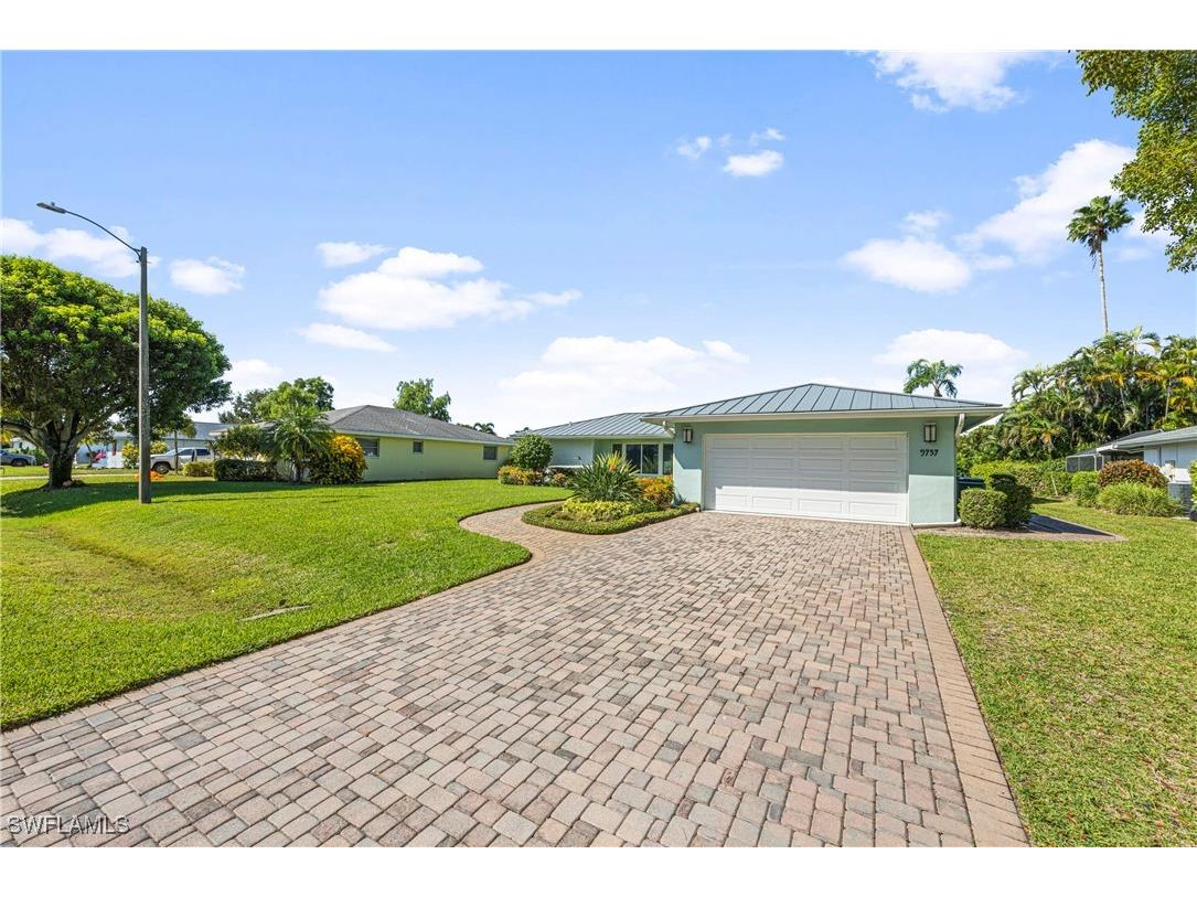 9757 Berkshire Street Naples FL 34109 225074015 image1