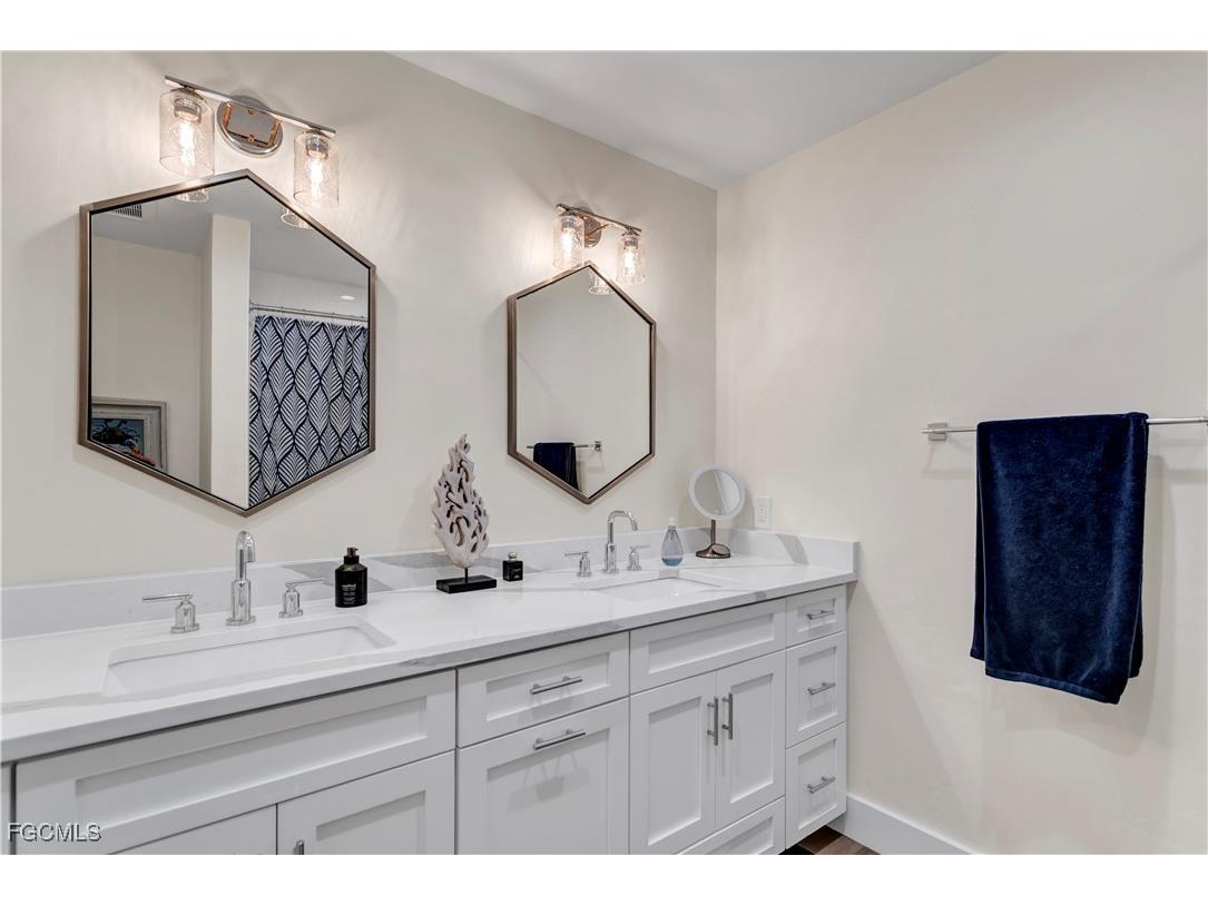 976 N Town And River Drive Fort Myers FL 33919 2026000292 image31