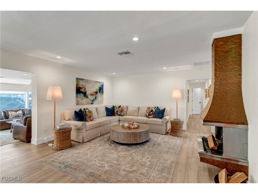 976 N Town And River Drive Fort Myers FL 33919 2026000292 image6