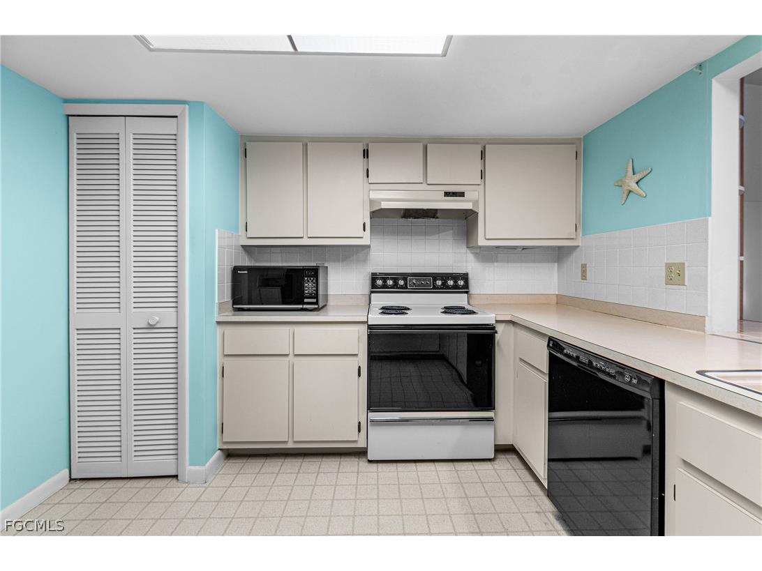9777 Oakcrest Court Lehigh Acres FL 33936 2026008969 image8