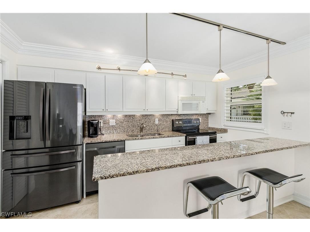 980 7th Avenue S #201 Naples FL 34102 223060497 image1