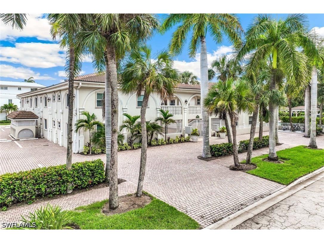 980 7th Avenue S #201 Naples FL 34102 226017785 image2
